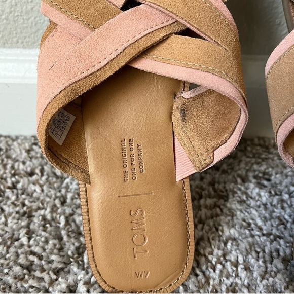 TOMS Coral Pink Strappy Sandals Size 7 Summer Beach Vacation - Picture 2 of 5
